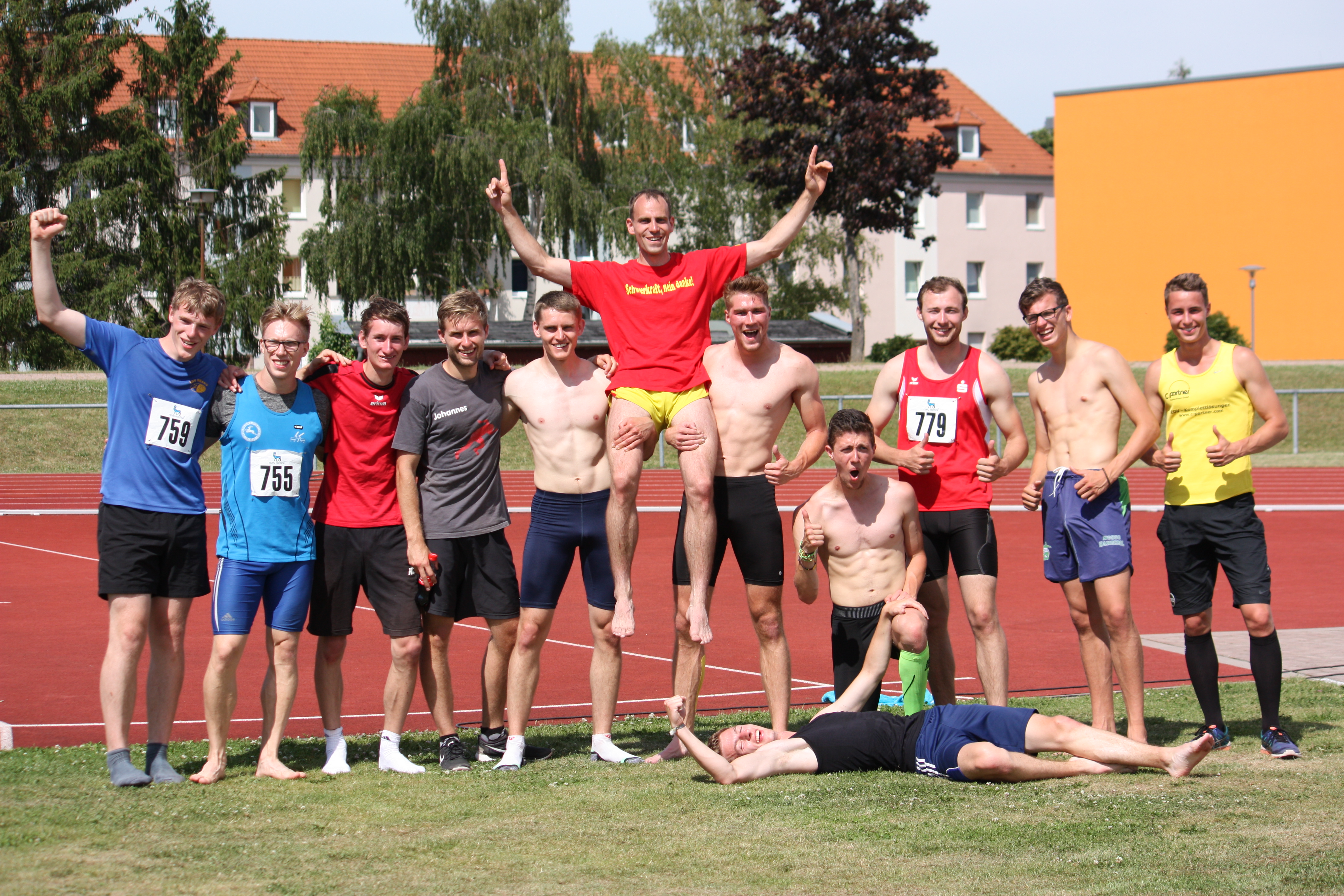 GlÃ¼cklich nach Abschluss des Zehnkampfes